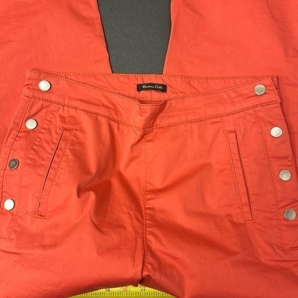813. Massimo Dutti women’s coral capri with button accents size 6